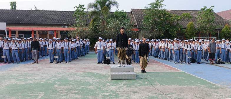 SMK Negeri 3 Mataram Gelar Upacara Peringatan Hari Guru Nasional ke-79