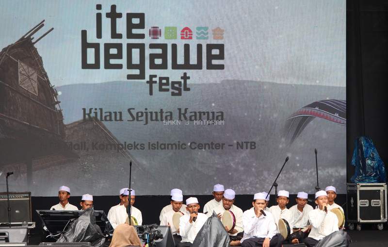 SMK Negeri 3 Mataram Mendukung Ite Begawe Fest melalui Penampilan Hadrah AL HIKMAH SMEKTI
