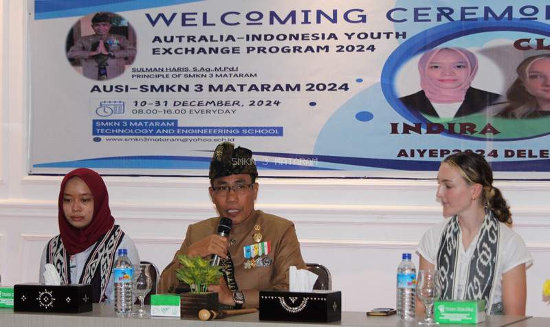 SMKN 3 Mataram Menyambut Delegasi AIYEP dengan Meriah