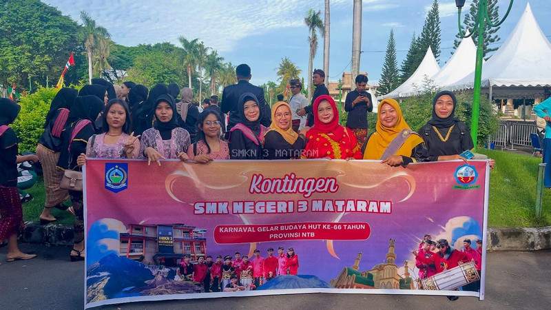 SMKN 3 Mataram Meriahkan Karnaval Budaya HUT NTB ke-66