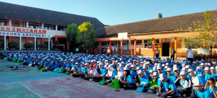 Kegiatan Pra MPLS SMKN 3 Mataram Tahun Pelajaran 2023/2024